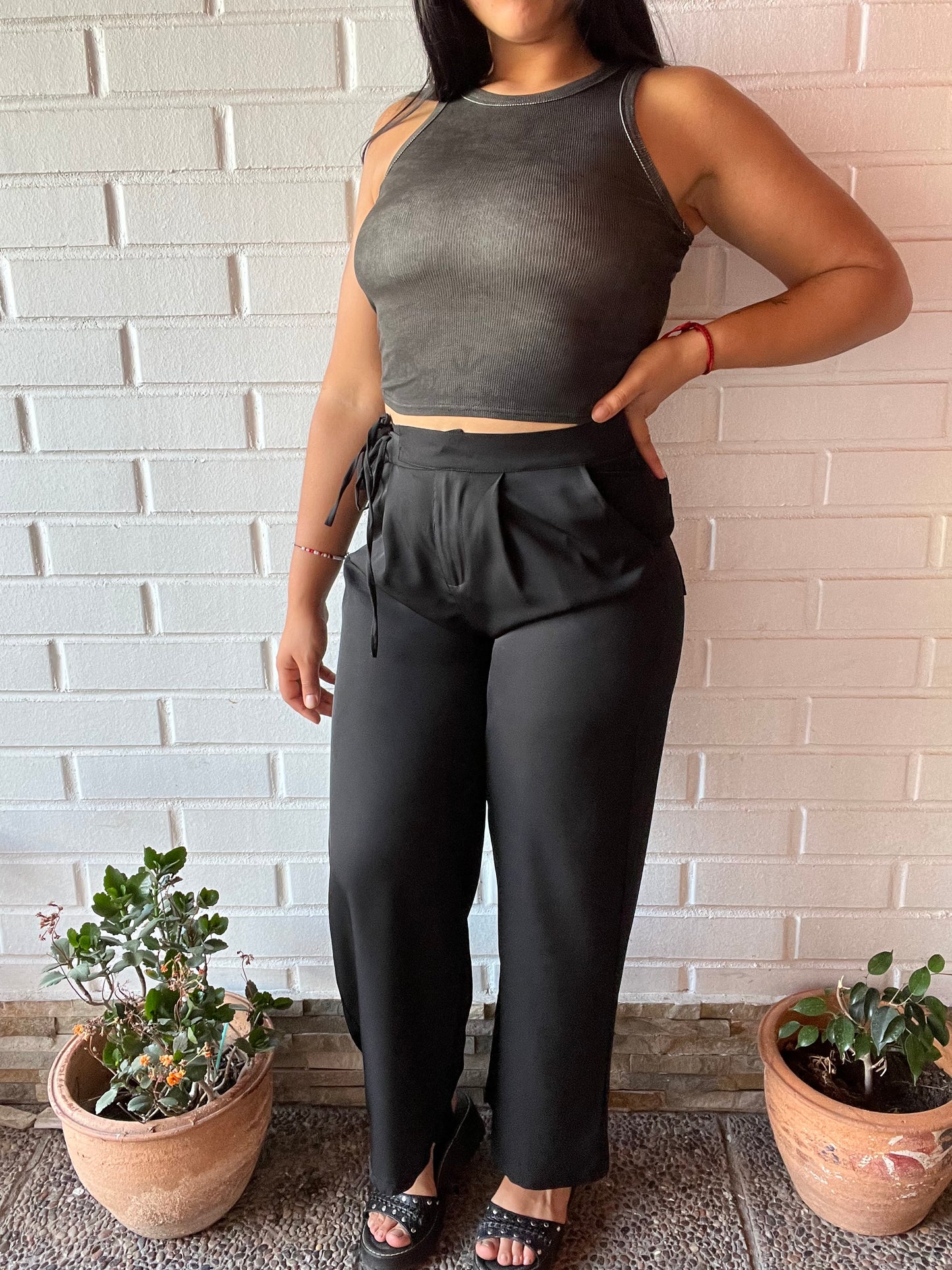 Pantalón formal con lazo a un costado