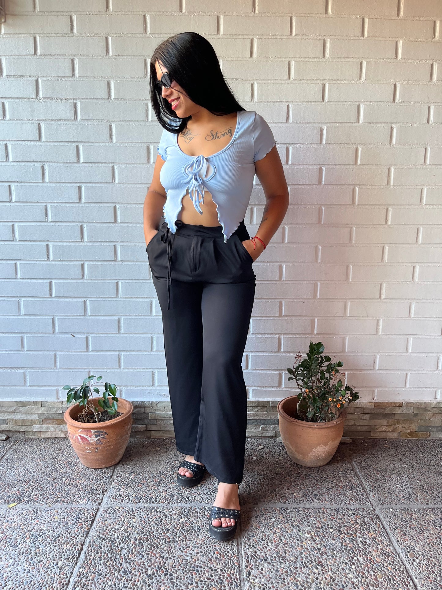 Pantalón formal con lazo a un costado