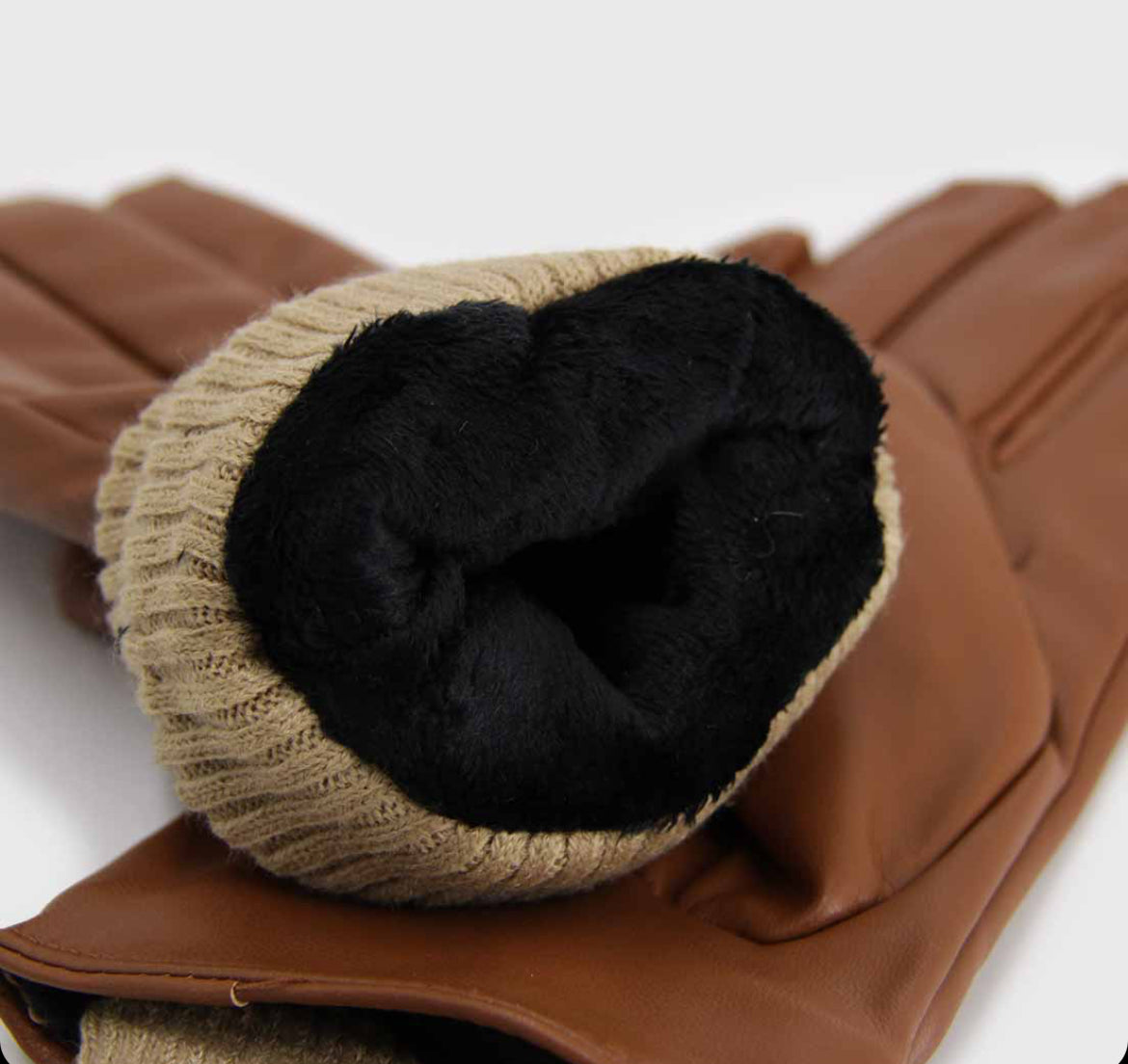 Guantes de cuerina con borde canalé