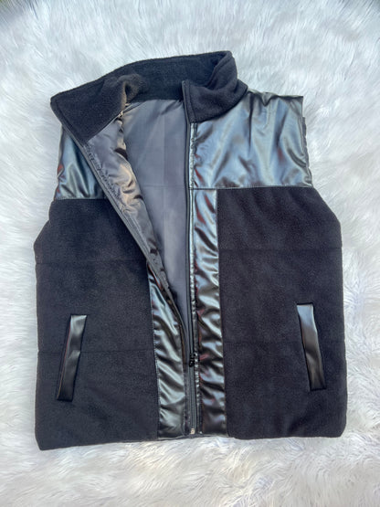 Chaqueta de polar y cuerina, sin mangas