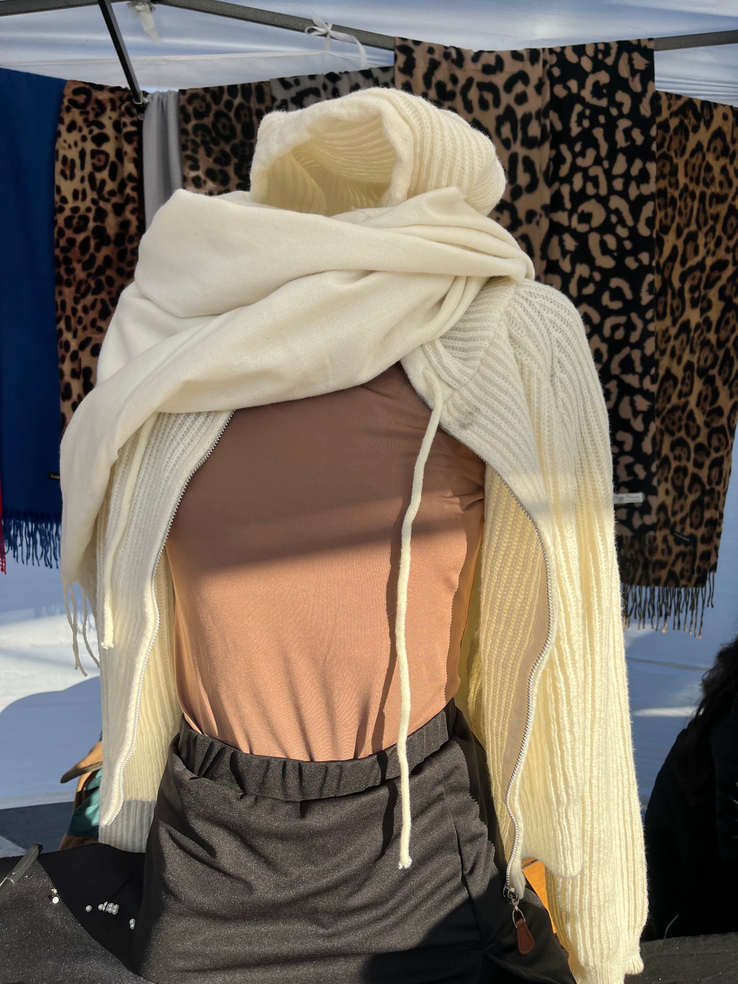 Chaleco con gorro y cierre