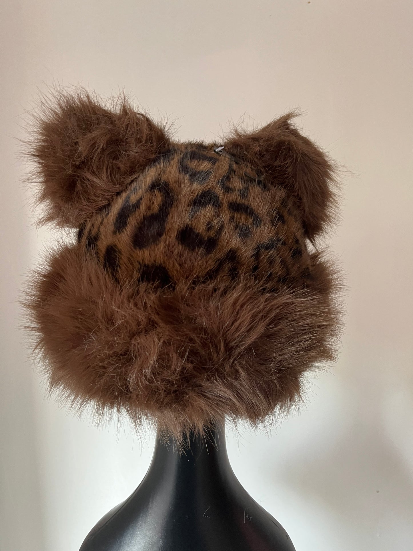Gorro peludo print leopardo