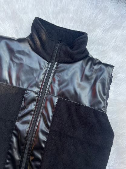 Chaqueta de polar y cuerina, sin mangas