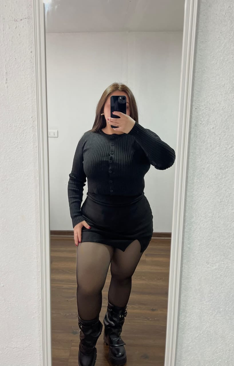 Outfits con falda short gamuza de una apertura